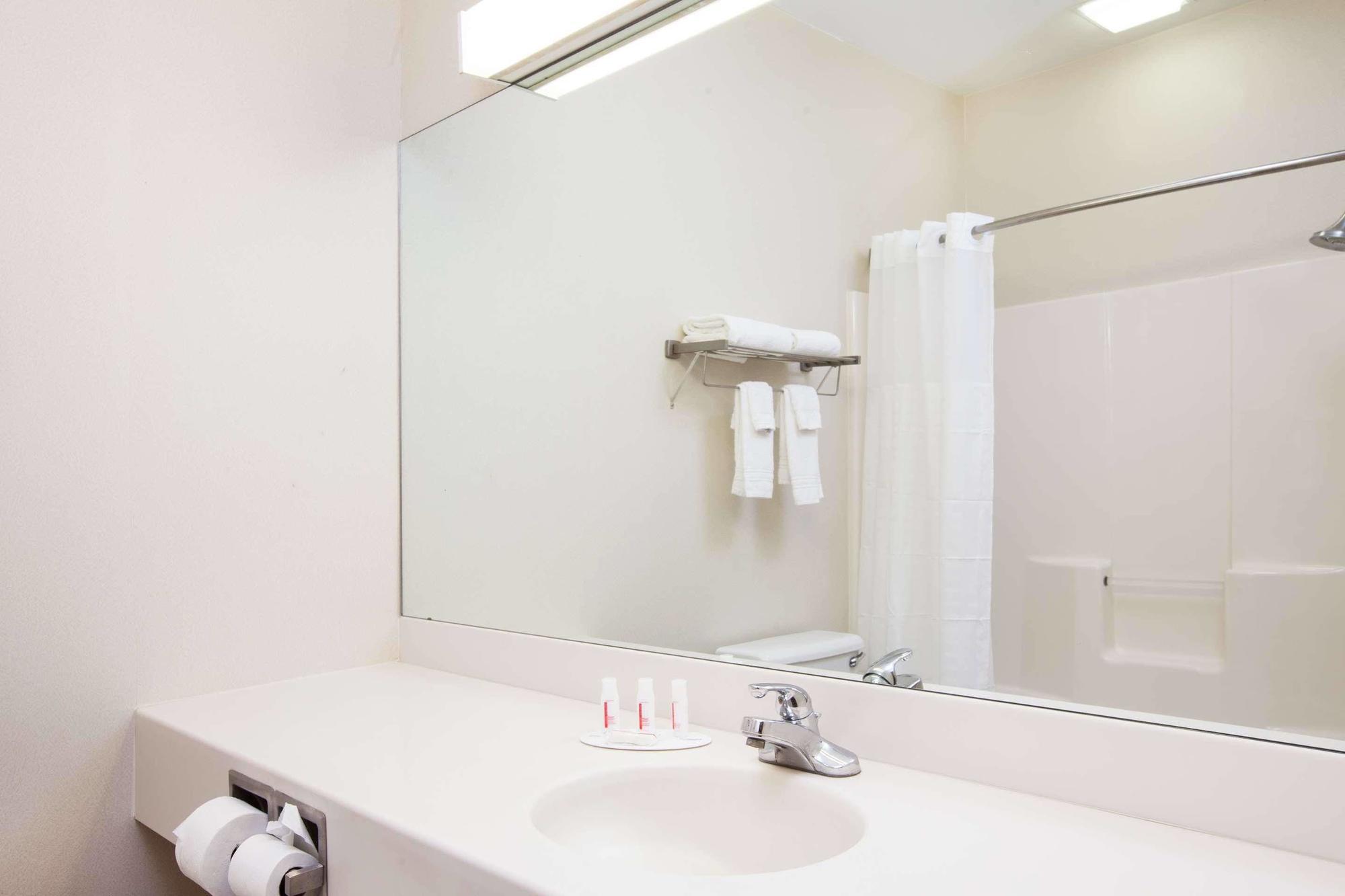 Days Inn By Wyndham Brewerton/ Syracuse Near Oneida Lake Ngoại thất bức ảnh